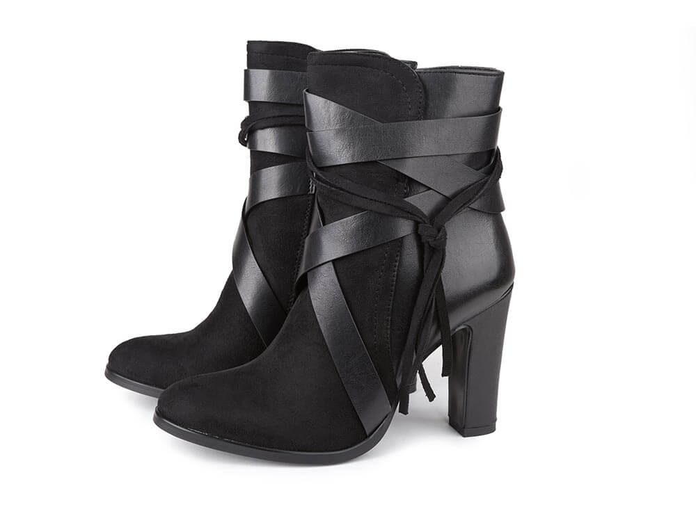 Stiefel schwarz Freisteller Leder Absatz